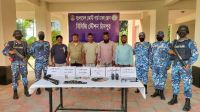 চাঁদপুরে অস্ত্রসহ ডাকাত দলের ৫ সদস্য আটক
