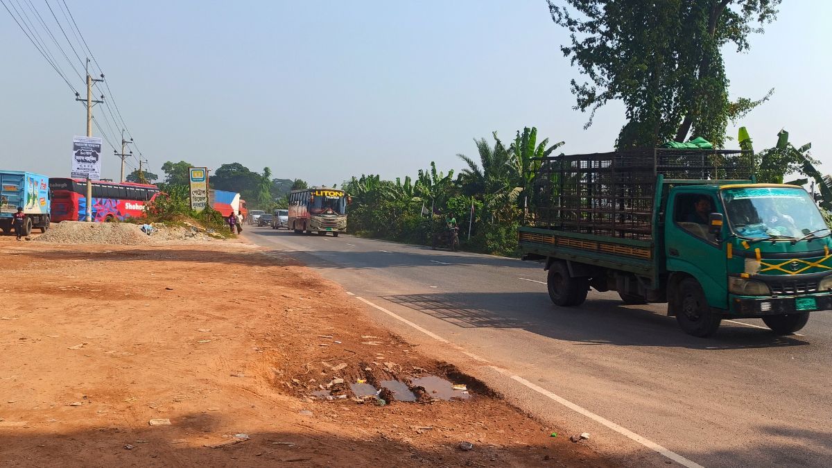 ভাঙ্গায় চার ঘণ্টা বন্ধের পর ঢাকা-খুলনা মহাসড়কে যান চলাচল স্বাভাবিক