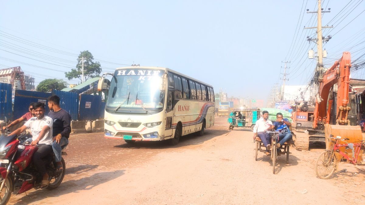 আওয়ামী লীগের লকডাউনের প্রভাব পড়েনি আশুলিয়ার সড়কে