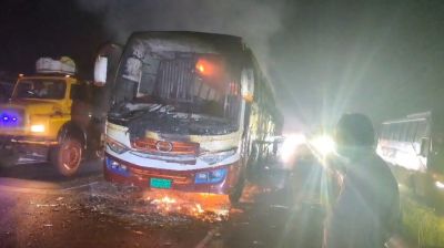 ঢাকা-টাঙ্গাইল মহাসড়কে চলন্তবাসে আগুন