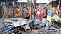 ঠাকুরগাঁওয়ে ভয়াবহ অগ্নিকাণ্ডে ১৪ ঘর পুড়ে ছাই
