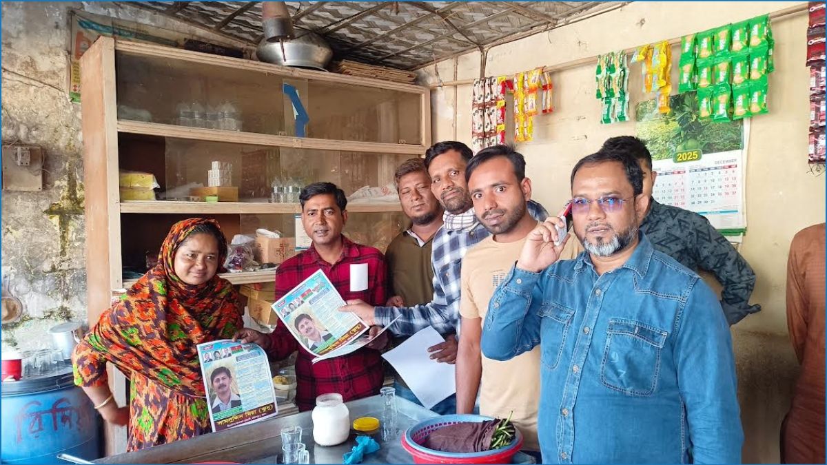 আলফাডাঙ্গায় বিএনপির ৩১ দফা প্রচারে লিফলেট বিতরণ