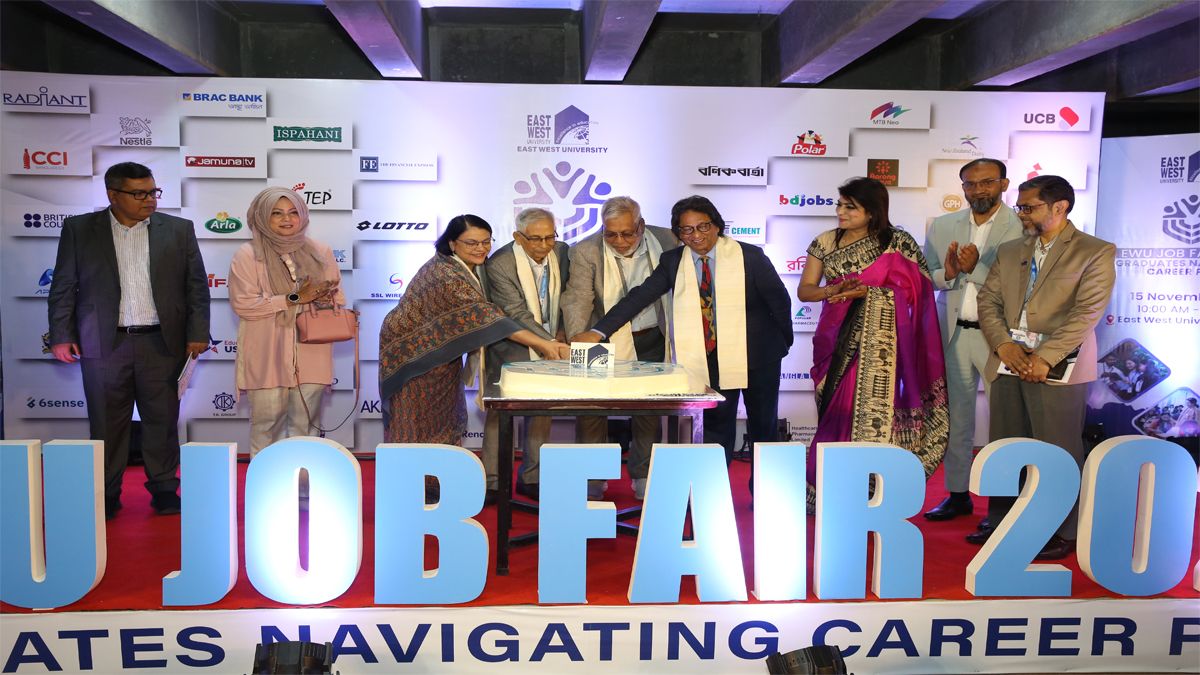 ইস্ট ওয়েস্ট ইউনিভার্সিটিতে জব ফেয়ার: সৎ তরুণদের রাজনীতিতে আসার আহ্বান