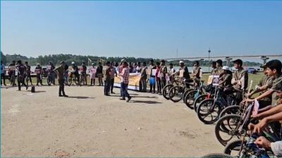 কলাপাড়ায় জলবায়ু ন্যায় বিচারের দাবিতে সাইকেল র‌্যালি ও মানববন্ধন