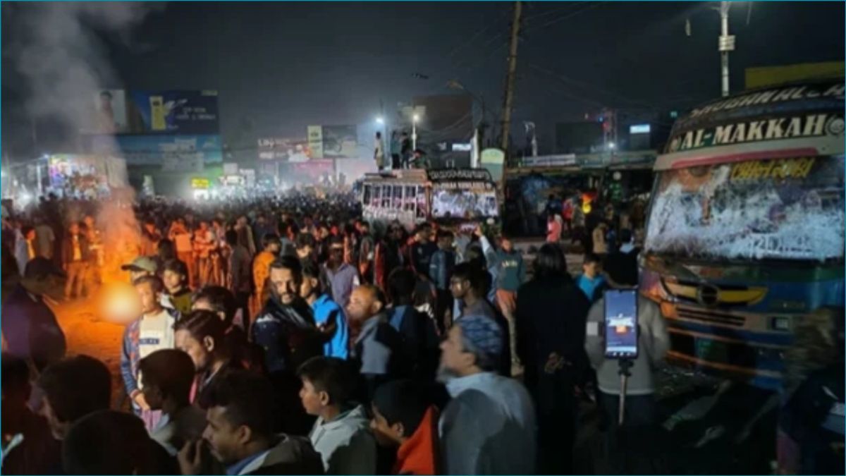 বরিশালে হাফ ভাড়া নিয়ে শিক্ষার্থী-শ্রমিক সংঘর্ষ, আহত অর্ধশতাধিক