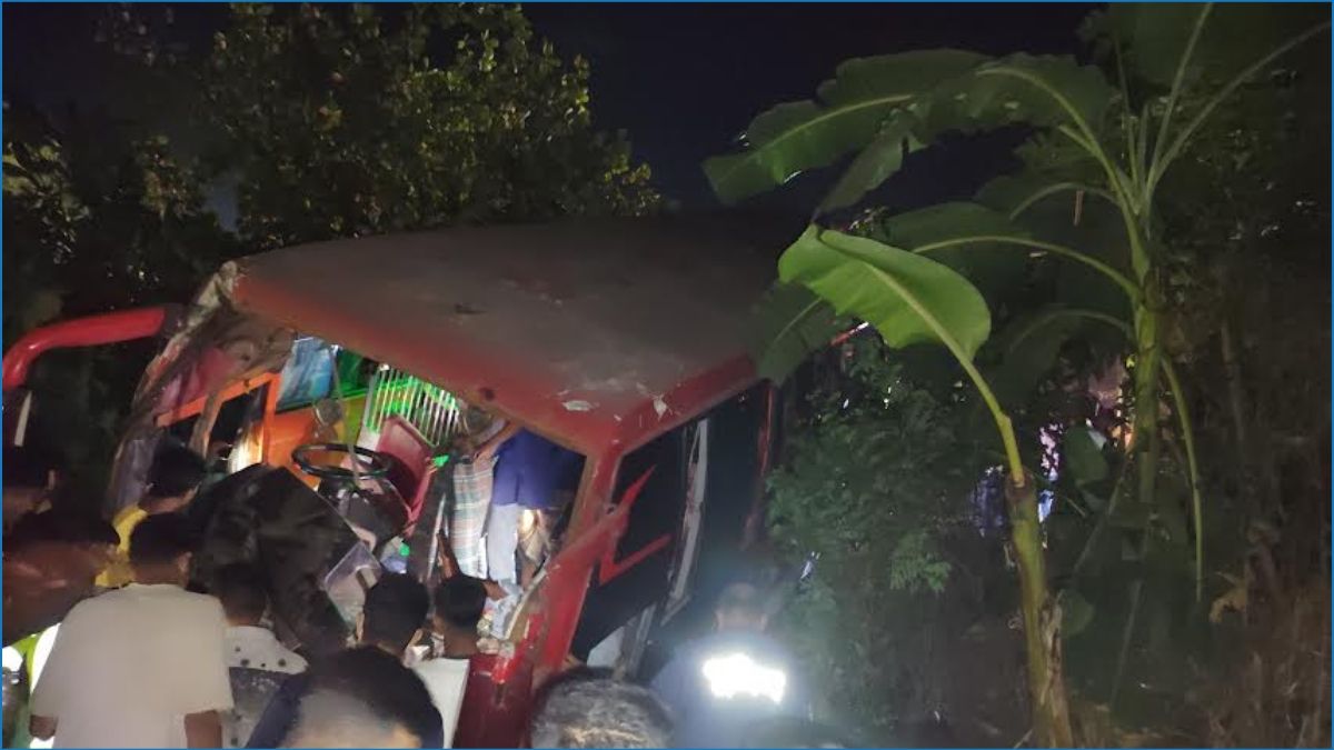 সীতাকুণ্ডে বাস-ট্রাক সংঘর্ষে শিশুসহ নিহত ৫