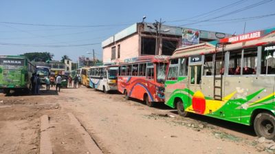 বরিশালে বাসভাড়া নিয়ে সংঘর্ষে অচল পরিবহন ব্যবস্থা