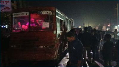 সাভারে শ্রমিক পরিবহন করা মিনিবাসে আগুন