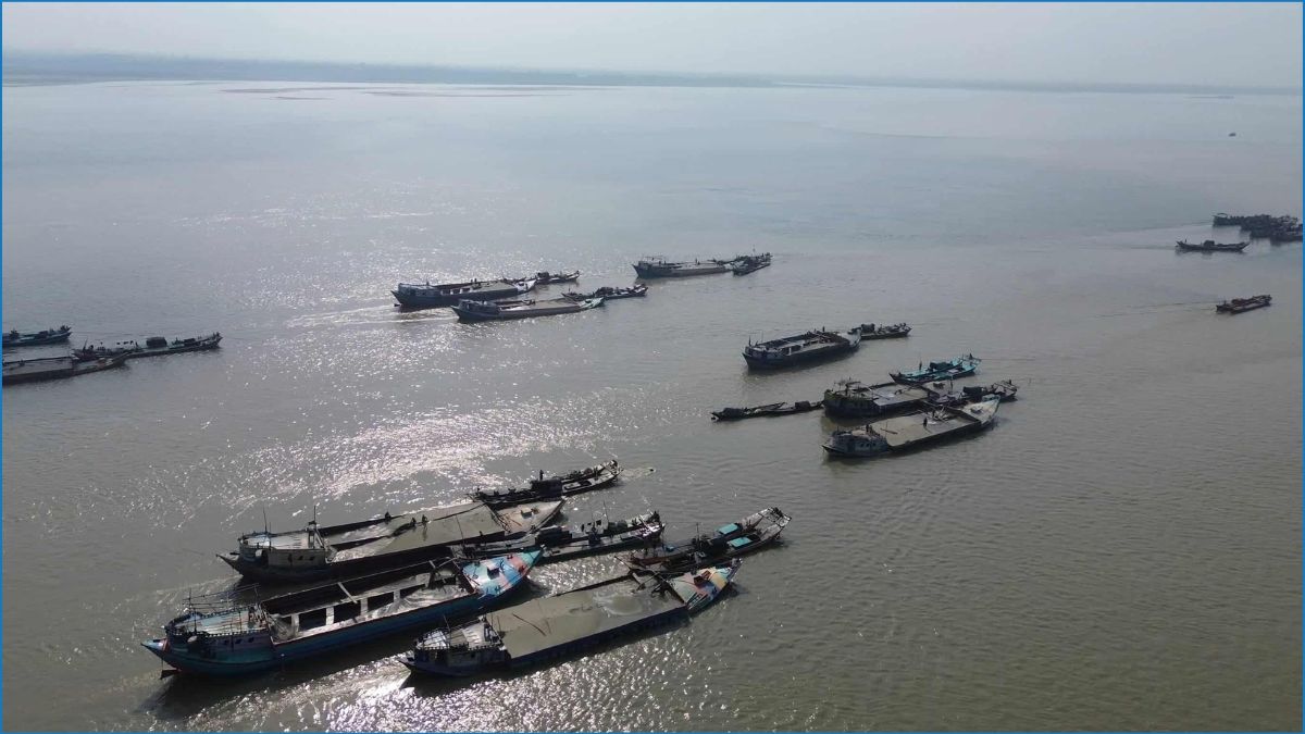 পদ্মার বিশাল ‘বালুর রাজ্য’ এখন অবৈধ চক্রের দখলে