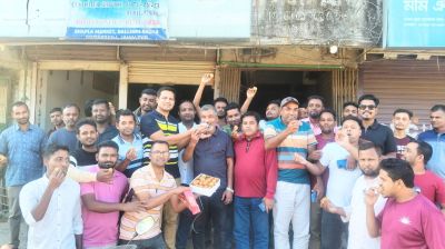 হাসিনার মৃত্যুদণ্ডের রায় : মাদারগঞ্জে আনন্দ মিছিল ও মিষ্টি বিতরণ