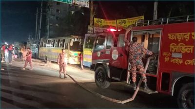 ধামরাইয়ে পার্কিং করা বাসে আগুন