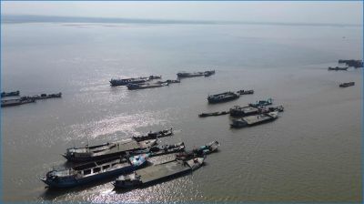 পদ্মার বিশাল ‘বালুর রাজ্য’ এখন অবৈধ চক্রের দখলে