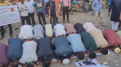 হাসিনার রায় শুনে সেজদায় লুটিয়ে পড়লেন ছাত্র-জনতা