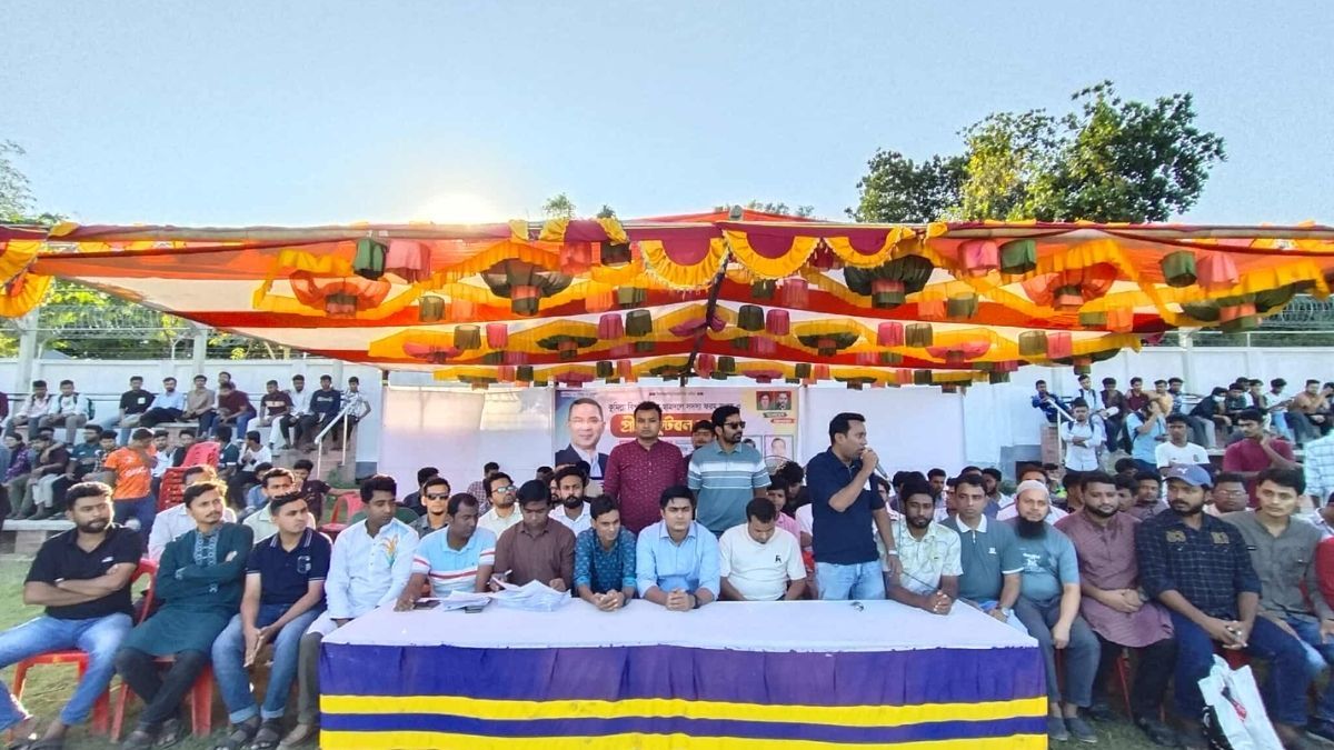 কুবিতে রাজনীতি নিষিদ্ধ, ফরম বিতরণ করল ছাত্রদল