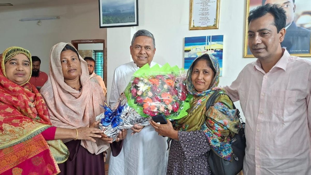 শ্রীপুরে তিন সংরক্ষিত মহিলা সদস্যের বিএনপিতে যোগদান