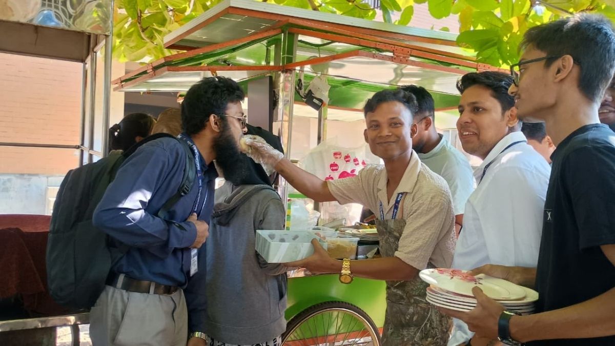 হাসিনার মৃত্যুদণ্ডের রায়ে গণ বিশ্ববিদ্যালয়ের শিক্ষার্থীদের উল্লাস