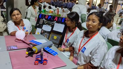 'নতুন প্রজেক্ট নিয়ে কাজ করছে  শিক্ষার্থীরা, যা বইয়ের বাইরে চিন্তার খোরাক যোগাচ্ছে'