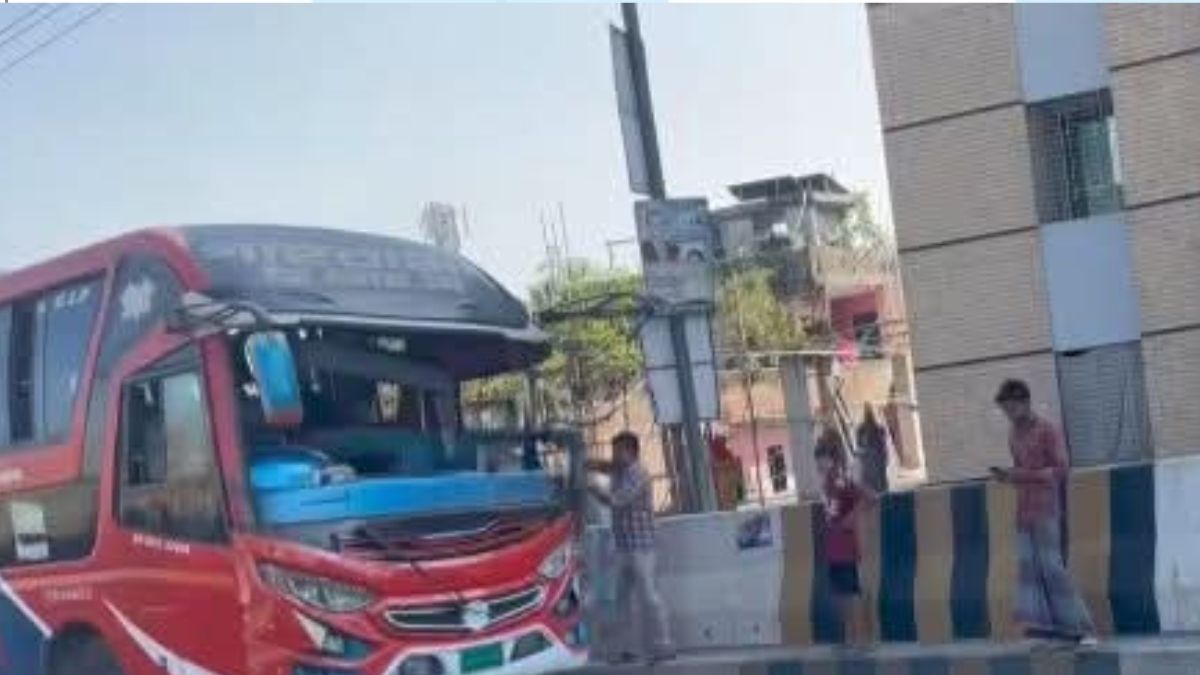 কালিয়াকৈরে বাসের ধাক্কায় হেলপার নিহত, আহত ৪