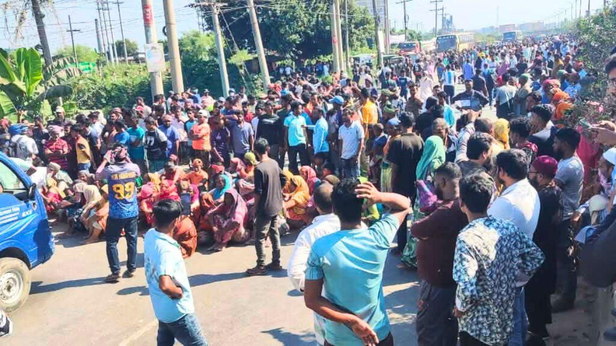 সাভারে মহাসড়কে ইটভাটা মালিক-শ্রমিকদের বিক্ষোভ, ২ ঘণ্টা পর অবরোধ প্রত্যাহার