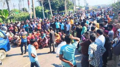 সাভারে মহাসড়কে ইটভাটা মালিক-শ্রমিকদের বিক্ষোভ, ২ ঘণ্টা পর অবরোধ প্রত্যাহার