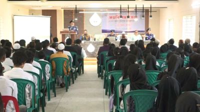 নাটোরে শিক্ষার্থীদের সঙ্গে সাইবার সচেতনতা সভা