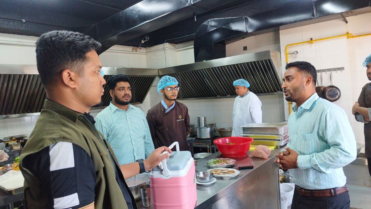 ফেনীতে ভেজাল নিয়ন্ত্রণে খাদ্যের মান যাচাই অভিযান