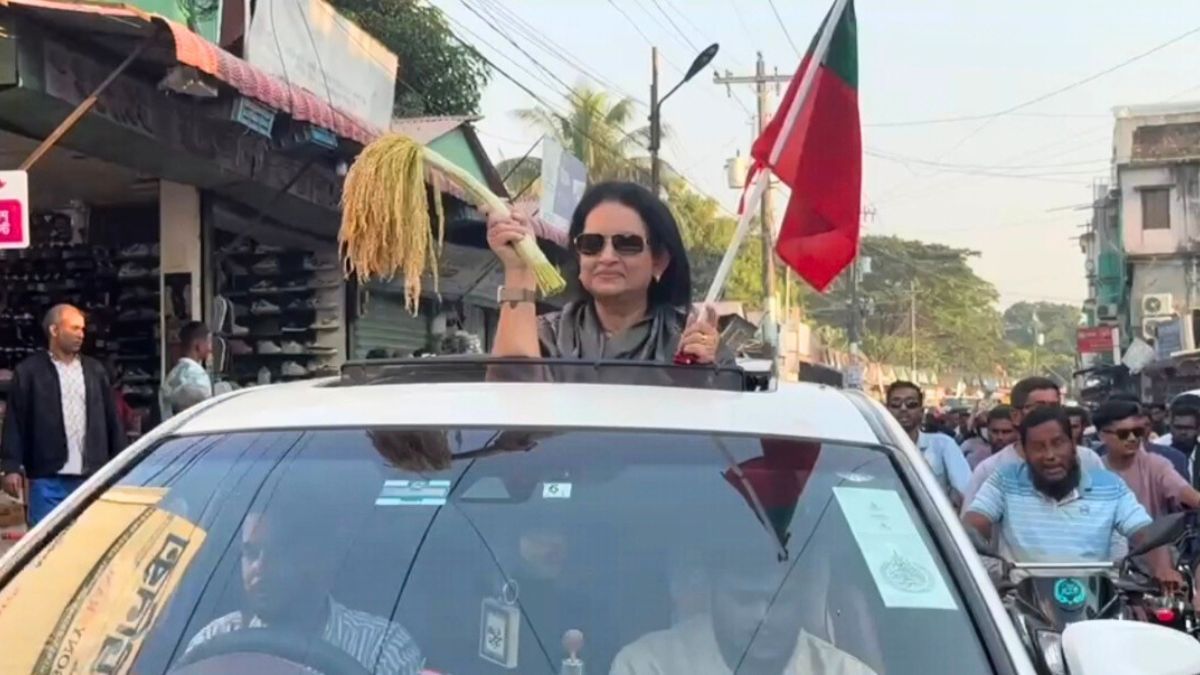 বিএনপির মনোনয়ন প্রত্যাশী নাভীলা চৌধুরীর নেতৃত্বে শোভাযাত্রা