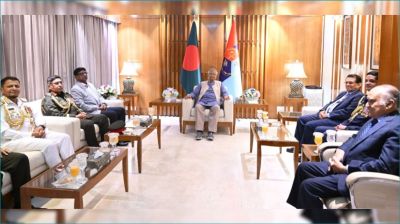 প্রধান উপদেষ্টার সঙ্গে তিন বাহিনীর প্রধানদের সাক্ষাৎ