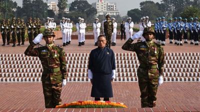 জাতীয় স্মৃতিসৌধে শ্রদ্ধা জানালেন ভুটানের প্রধানমন্ত্রী