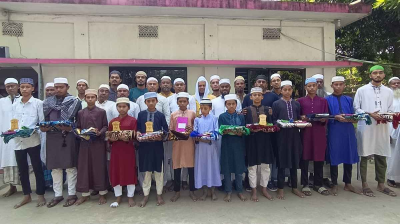 মিরসরাইয়ে টানা ৪১ দিন জামাতে নামাজ পড়ে ১৪ শিশু-কিশোর পেলো পুরস্কার