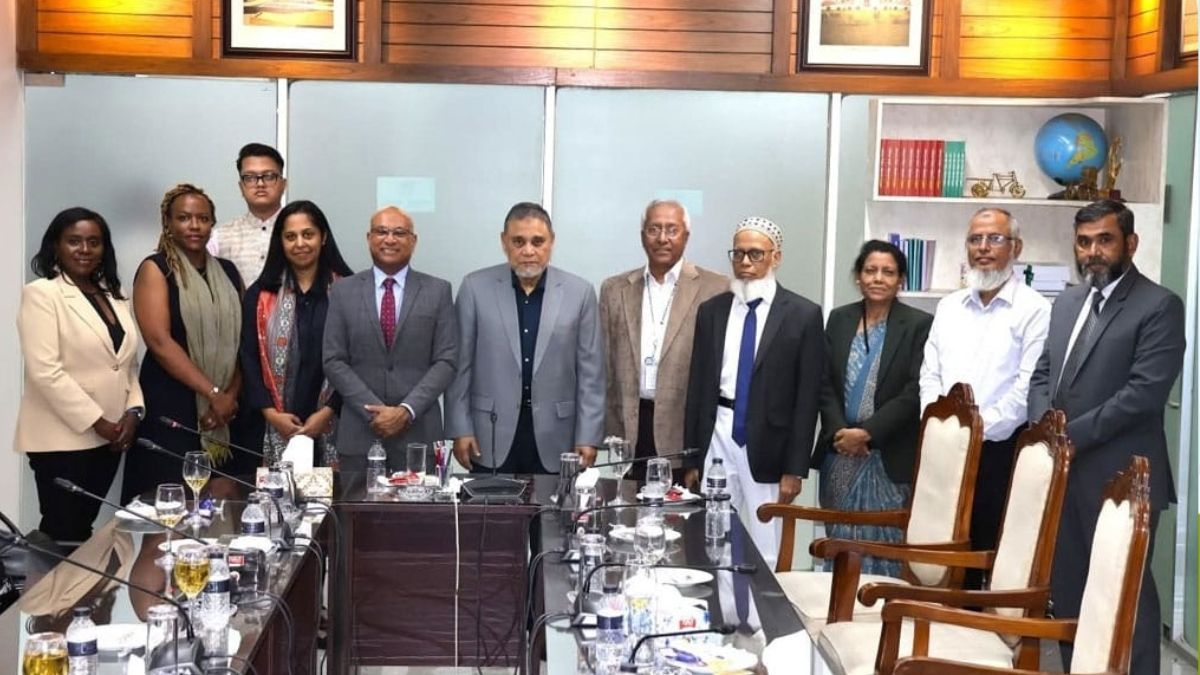 ইসিকে মিস ইনফরমেশন ও ফেক নিউজে সতর্ক থাকার পরামর্শ