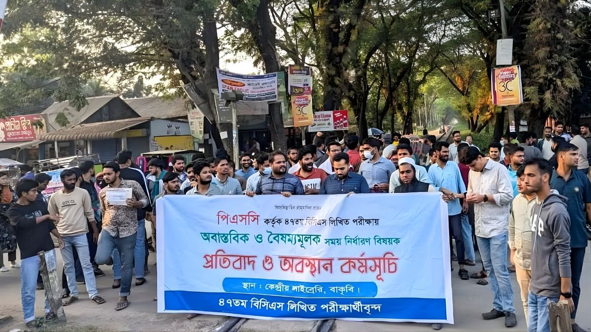 বিসিএসের সময় পরিবর্তনের দাবিতে আবারও রেললাইন অবরোধ