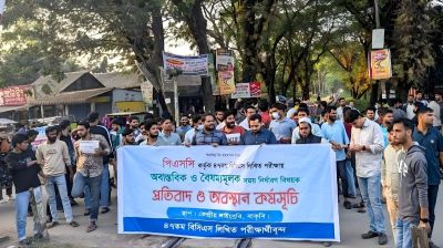 বিসিএসের সময় পরিবর্তনের দাবিতে আবারও রেললাইন অবরোধ