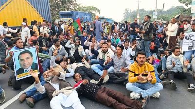 কুষ্টিয়া-২ আসনে বিএনপির মনোনয়ন পরিবর্তনের দাবিতে মহাসড়ক অবরোধ