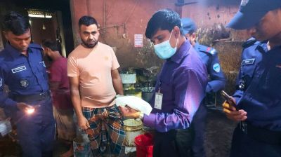 ফেনীতে মায়ের দোয়া ফুড প্রোডাক্টসকে জরিমানা