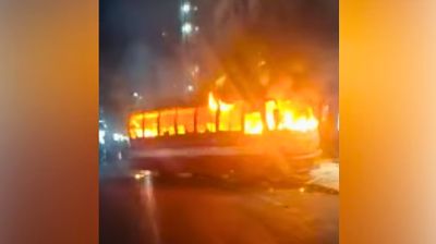 মহাখালীতে যাত্রীবাহী বাসে আগুন