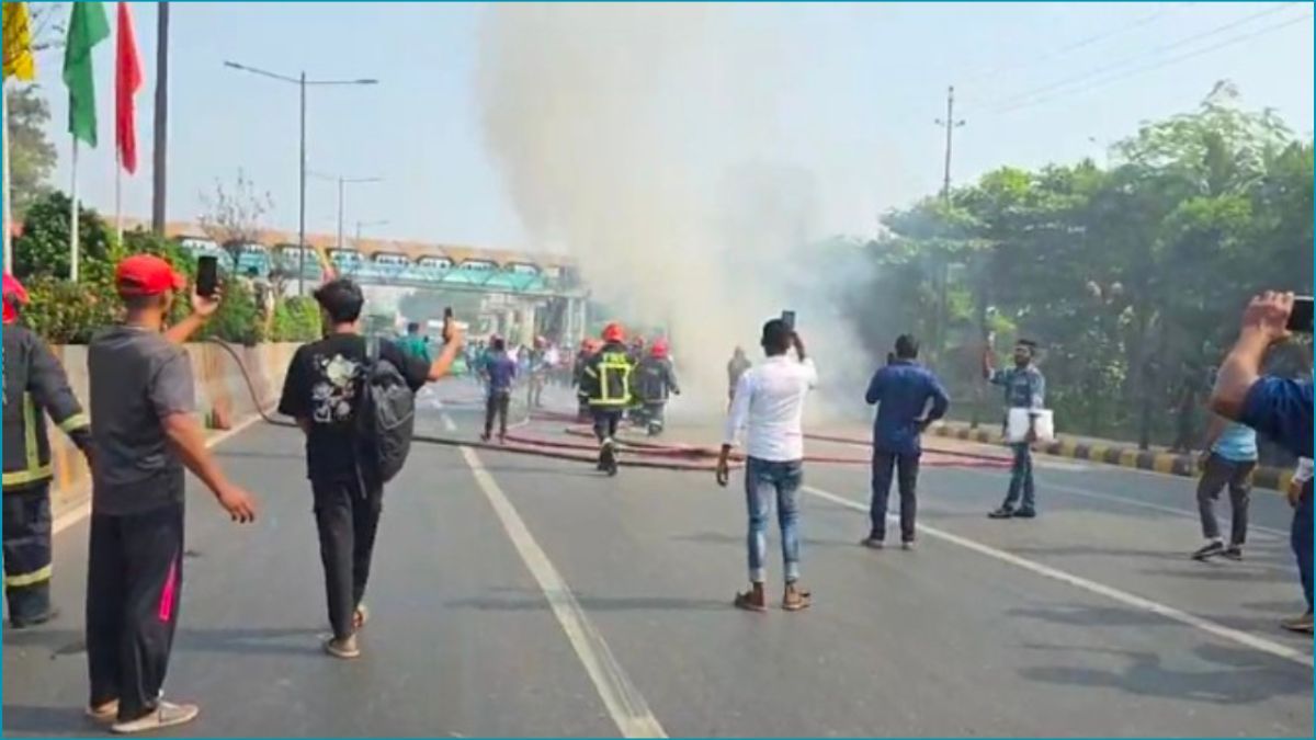 কুর্মিটোলায় চলন্ত প্রাইভেটকারে আগুন