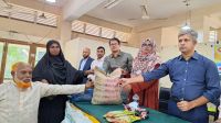 ফেনীতে ৯০০ কৃষকের মাঝে বিনামূল্যে বীজ-সার বিতরণ
