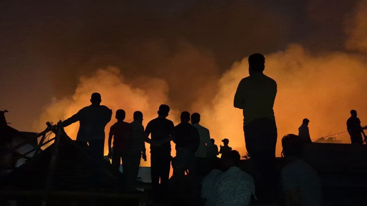 ৫ ঘণ্টা পর কড়াইল বস্তির আগুন নিয়ন্ত্রণে