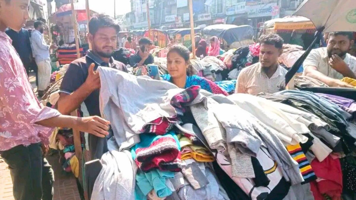 চরফ্যাসনে ফুটপাতে জমে উঠেছে শীতবস্ত্রের বাজার