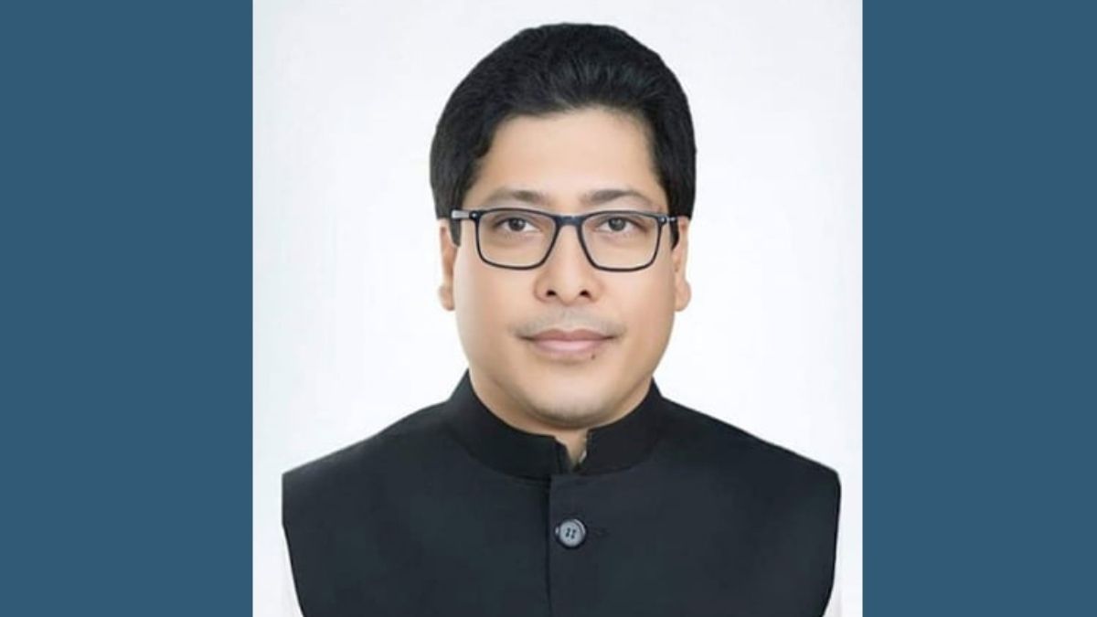 সাবেক মন্ত্রী ফরহাদ ও তার স্ত্রীর বিরুদ্ধে দুদকের মামলা