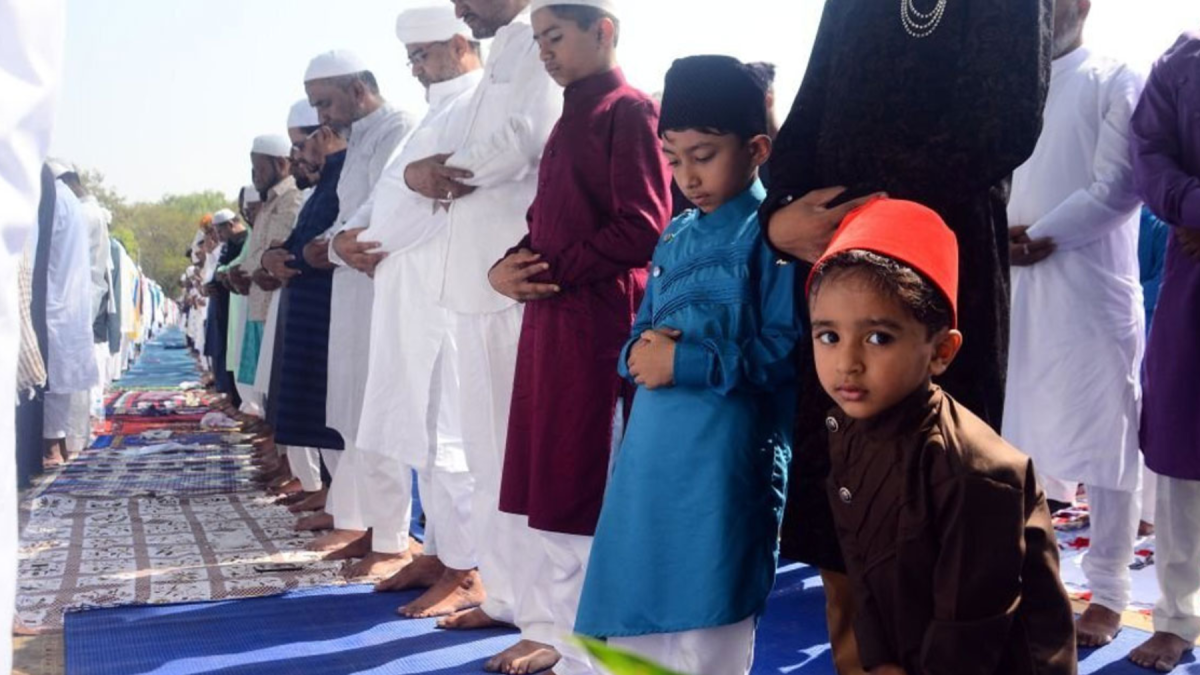 জানাজার নামাজ পড়া ও দাফন করার সওয়াব