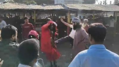 ঠাকুরগাঁওয়ে আদালত চত্বরে বাউলদের ওপর হামলা