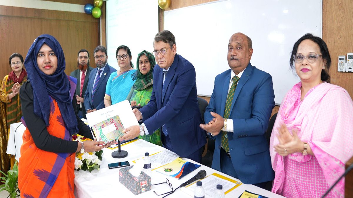 অগ্রণী ব্যাংকে ফাউন্ডেশন কোর্সের প্রশিক্ষণার্থীদের সনদপত্র বিতরণ