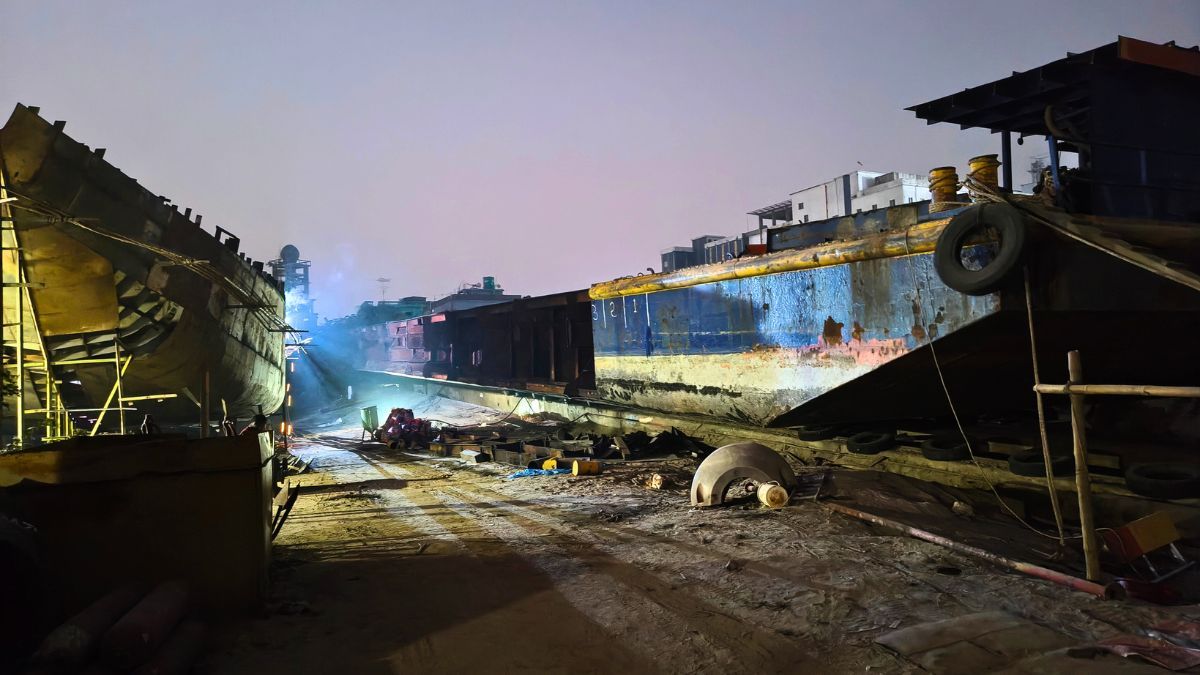 সোনারগাঁয়ে ছাত্রদল নেতাসহ ৭ জনের বিরুদ্ধে জাহাজ কেটে বিক্রির অভিযোগ