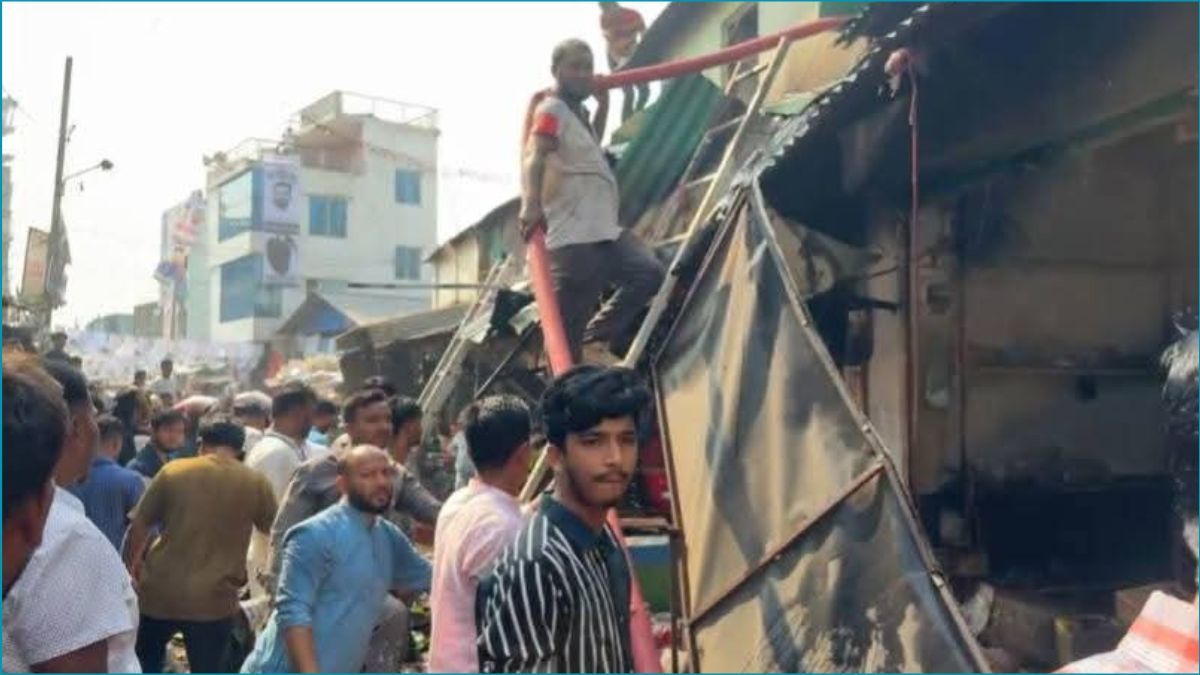 সফিপুর বাজারে আগুন, নিয়ন্ত্রণে ৪ ইউনিট