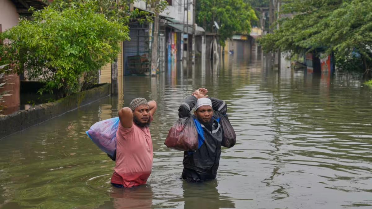 ঘূর্ণিঝড় ‘ডিটওয়াহ’র তাণ্ডবে শ্রীলংকায় নিহত ২১২, নিখোঁজ ২১৮