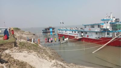 নদীতে ভাসমান হাসপাতাল, ১০ টাকায় মিলছে চিকিৎসাসেবা