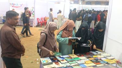 কুমিল্লায় বইমেলা : উপস্থিতির তুলনায় বিক্রি কম