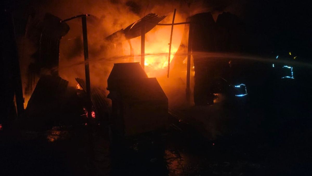 শ্রীপুরে অটোরিকশা গ্যারেজে অগ্নিকাণ্ড